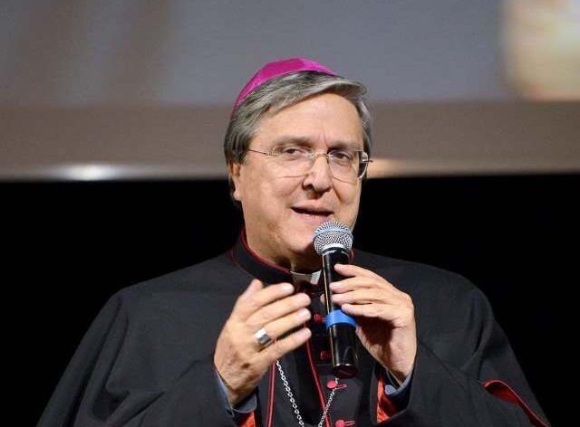 Fotografia dimostrativa di Monsignor Francesco Savino